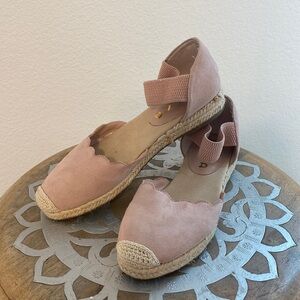 Unisa Espadrilles Size 7.5 Pink With Scallop Detail